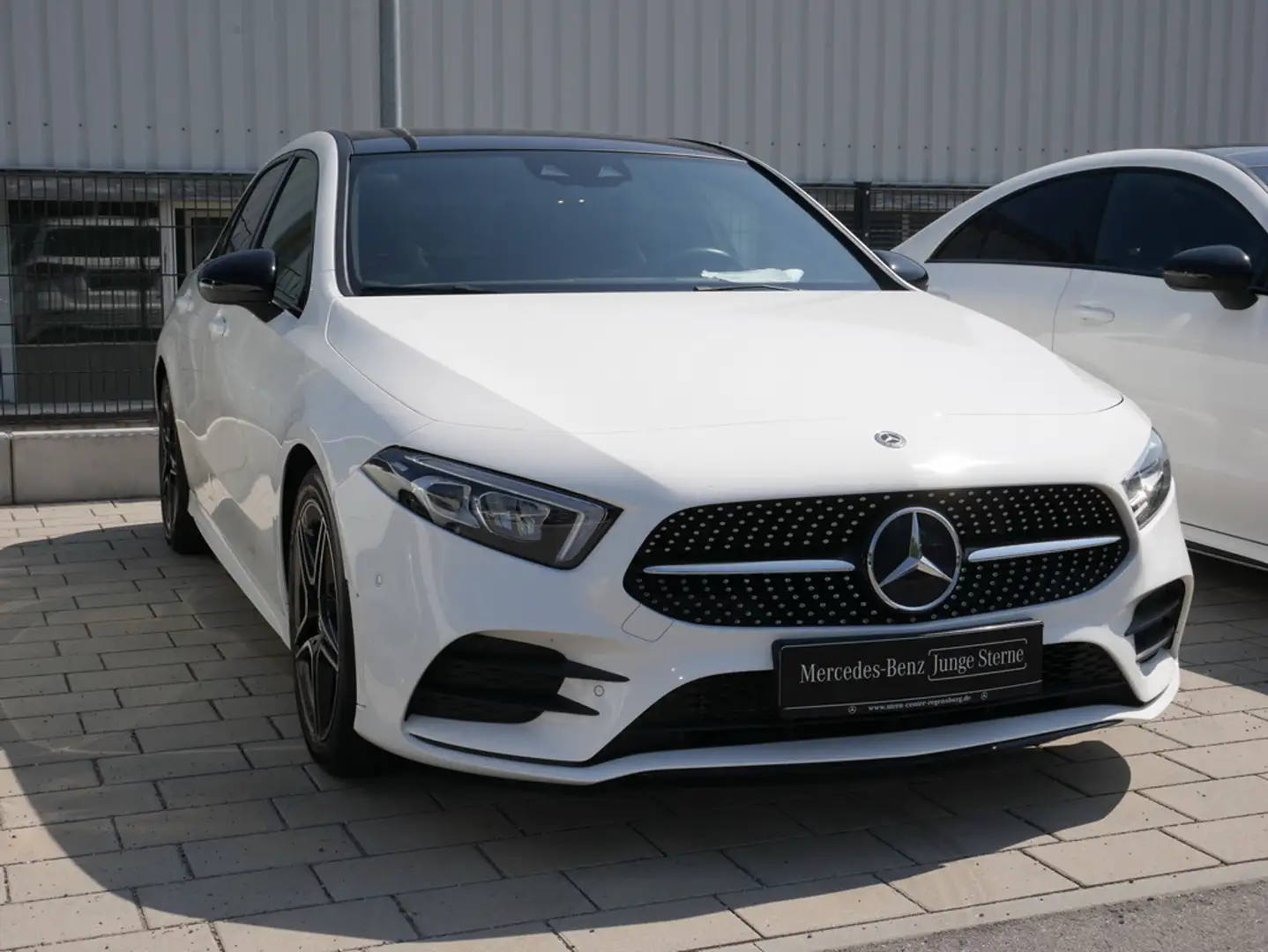 Mercedes-Benz A 180 Kompaktlimousine AMG+NIGHT+PANO+KAMERA+DAB Wit - 2