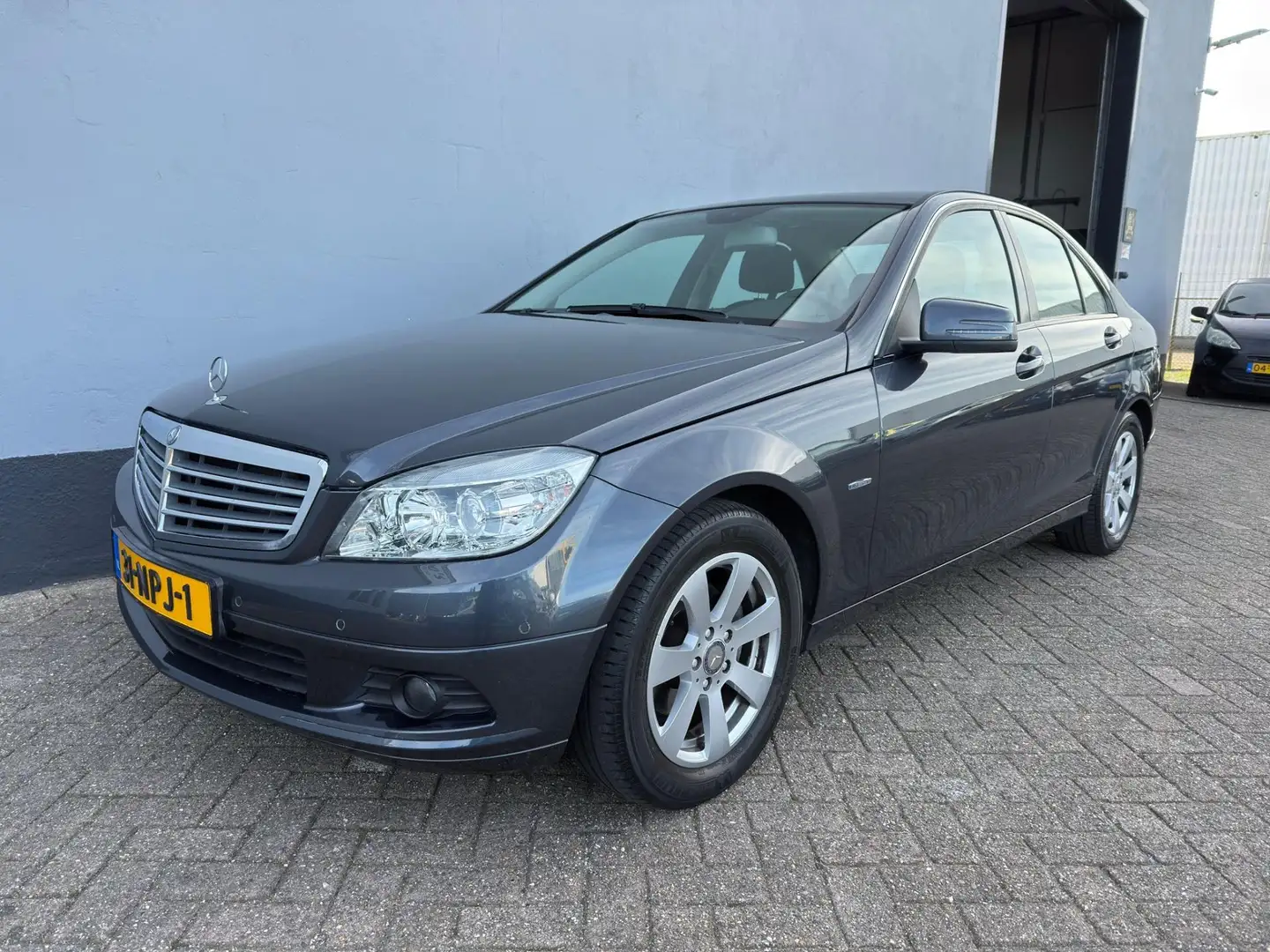 Mercedes-Benz C 180 CGI BlueEFFICIENCY Business Class Grijs - 1