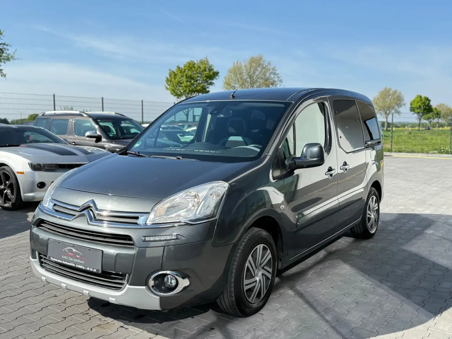 Citroen Berlingo 1.6 e-HDi Selection Autom. Klima Grau - 1