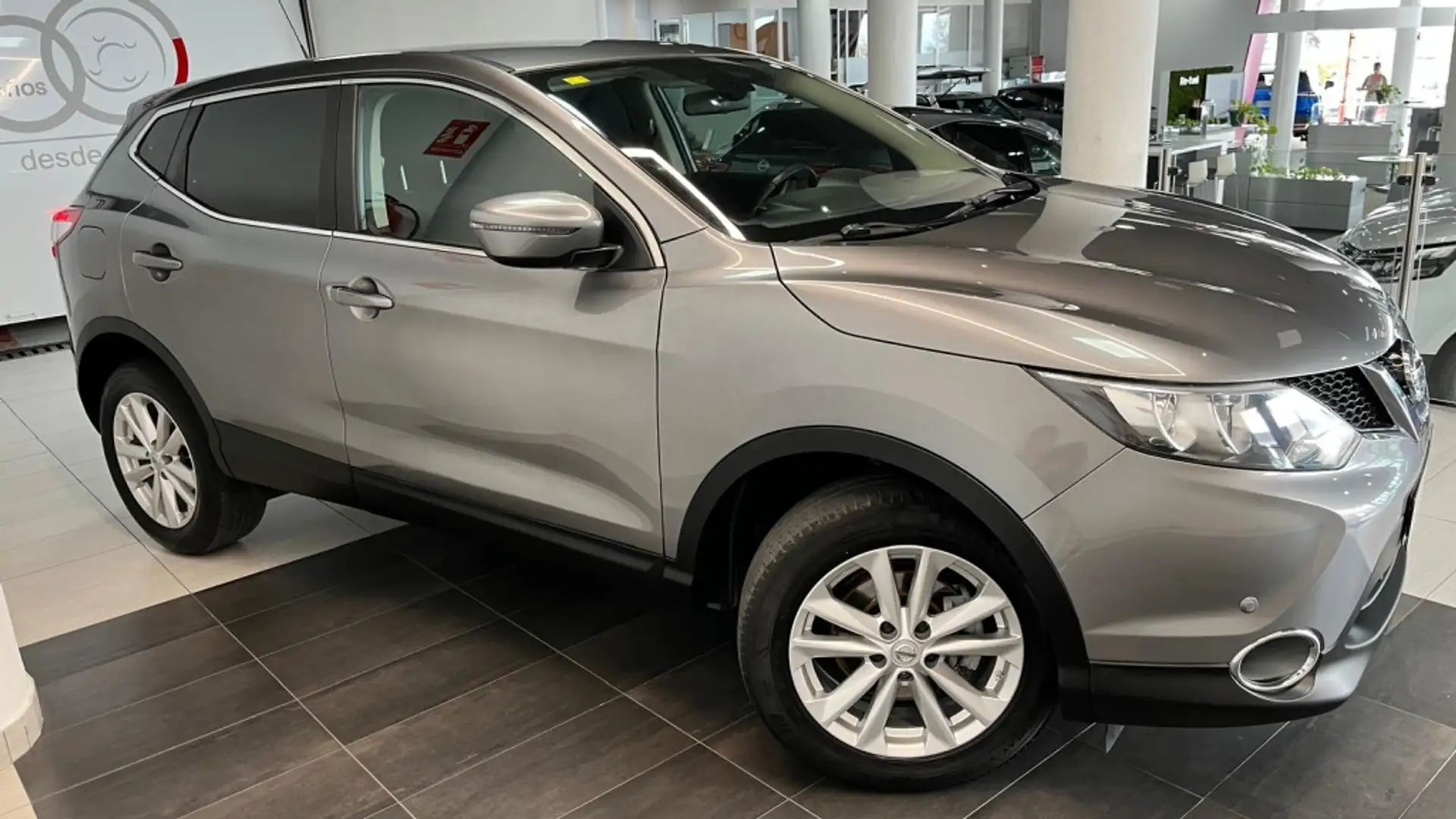 Nissan Qashqai 1.2 DIG-T Acenta 4x2 Grau - 2