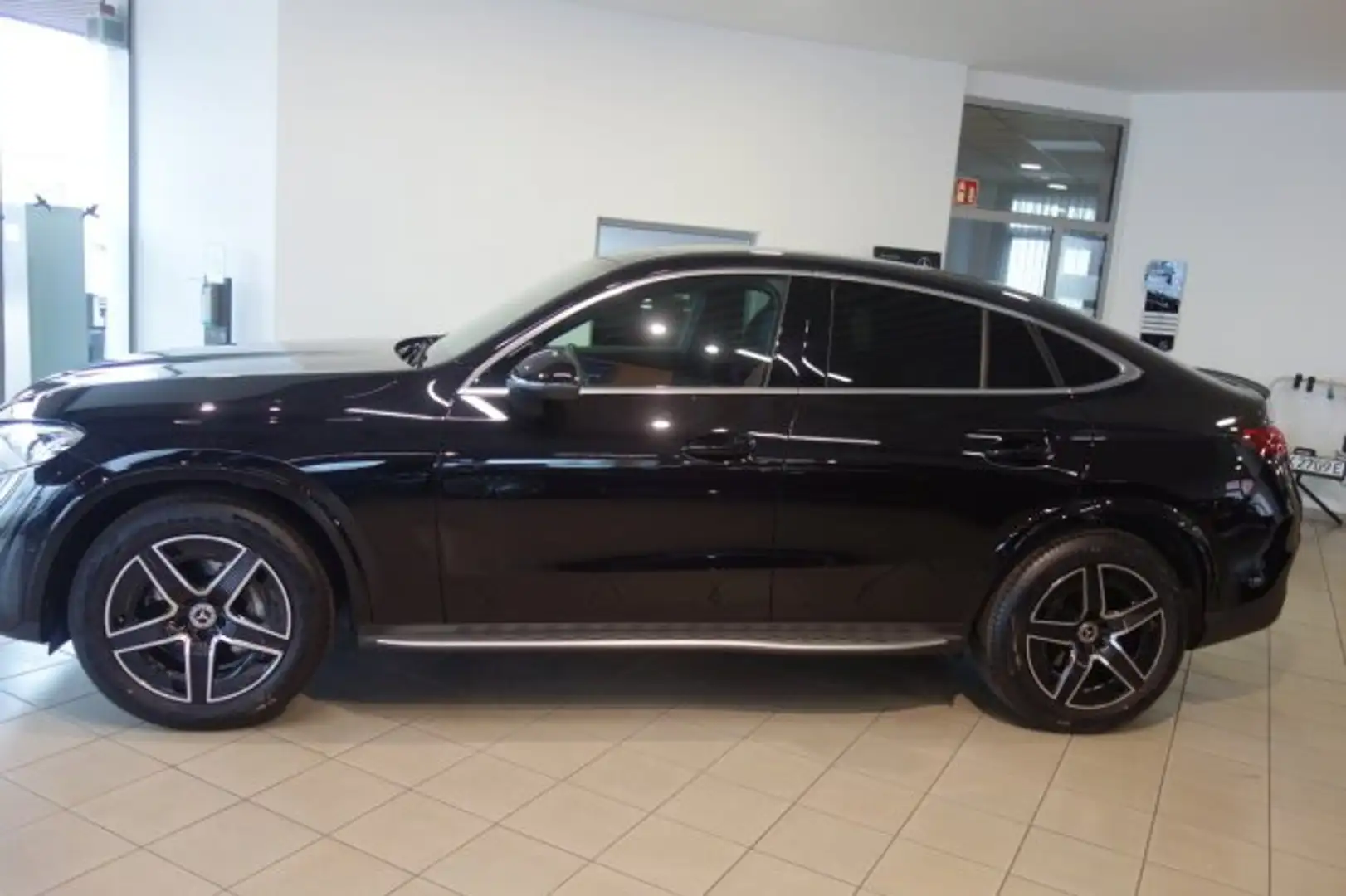 Mercedes-Benz GLC 300 GLC 300 d 4M AMG PANO AHK DISTR MEMO KAMERA WINTER Schwarz - 2