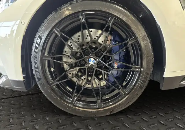 BMW M3 view 4