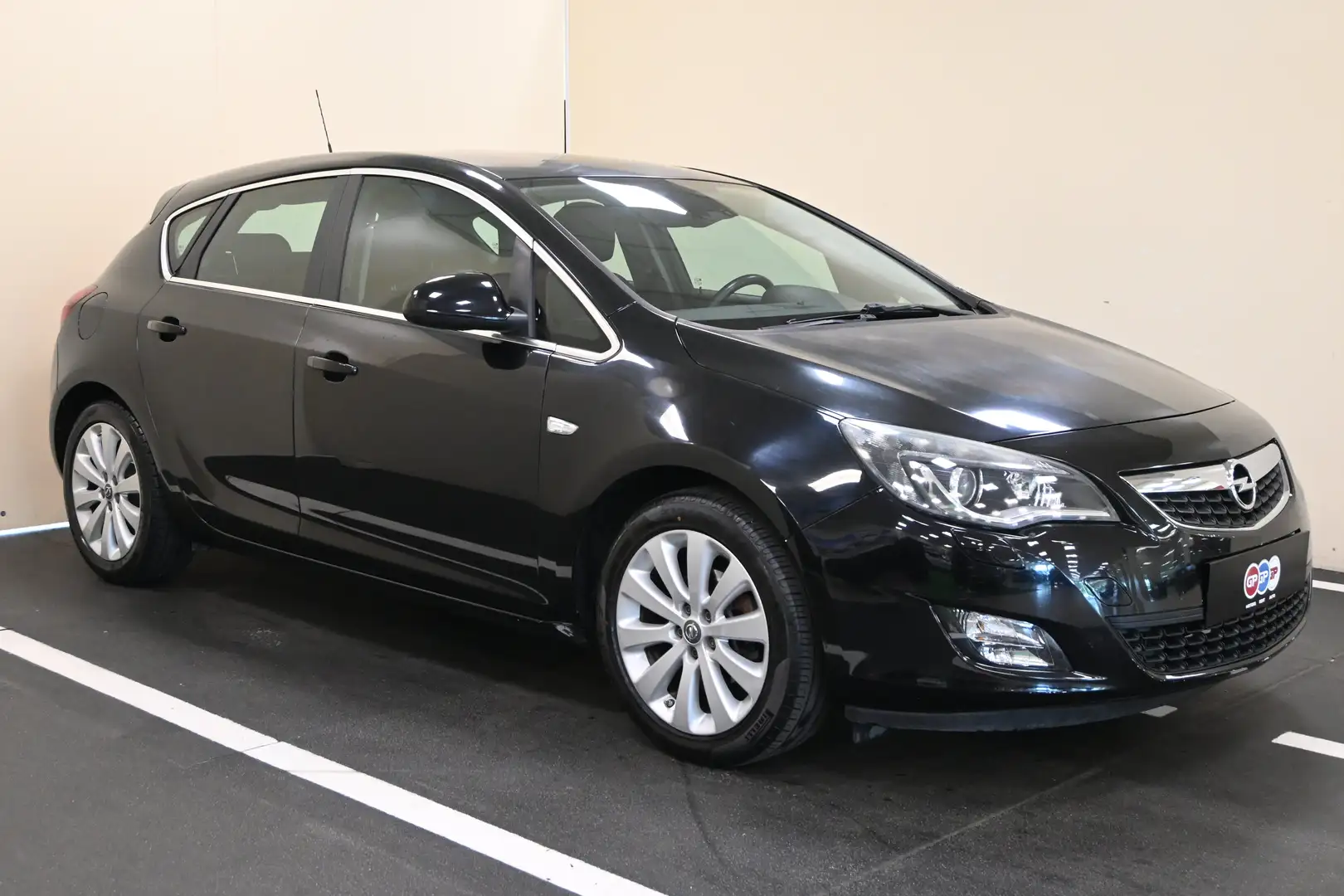 Opel Astra 5p 1.4 t Cosmo 140cv Zwart - 1