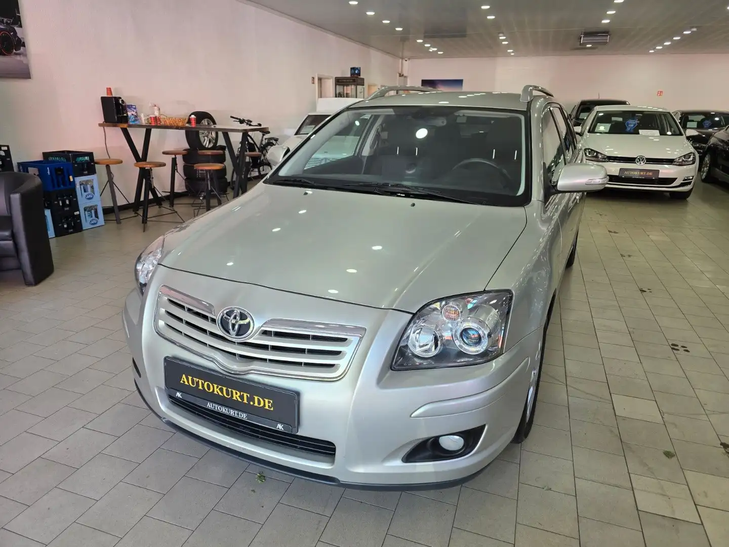 Toyota Avensis Kombi 1.8 Edition Tüv Neu Navi PDC Silber - 2