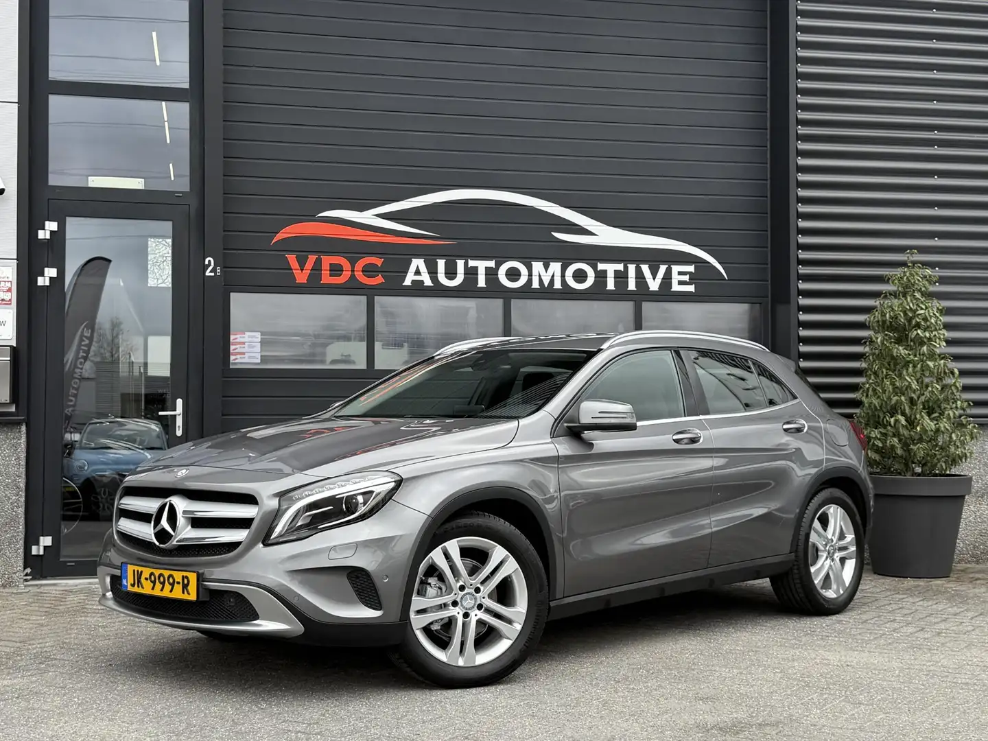 Mercedes-Benz GLA 180 Xenon | Parkeersensoren | Dodehoekassistent | Crui Grijs - 1