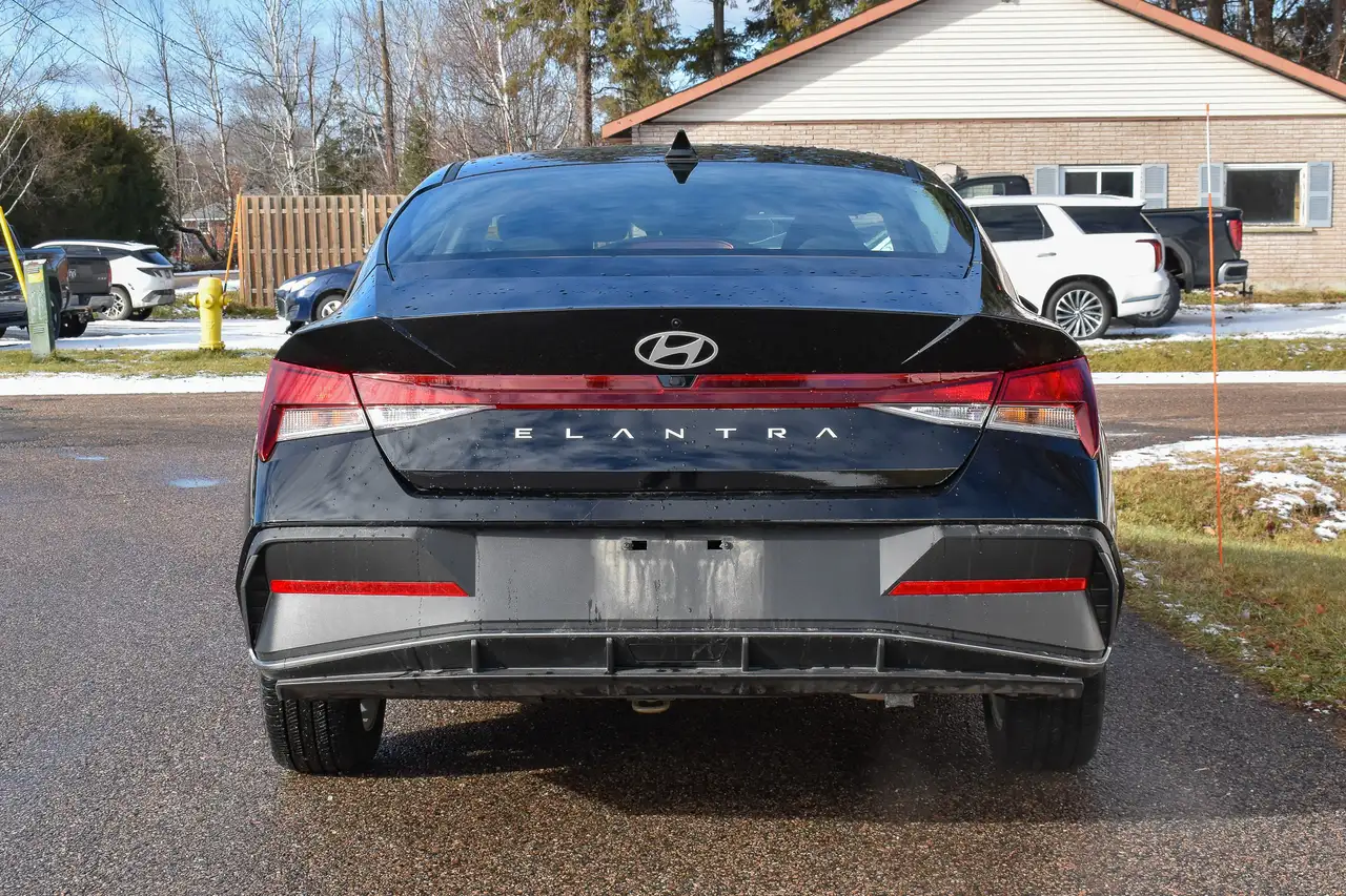 Hyundai ELANTRA снимка Hyundai ELANTRA