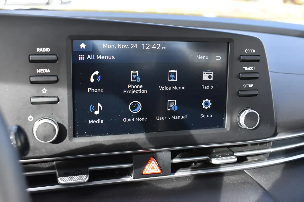 Hyundai ELANTRA снимка Hyundai ELANTRA