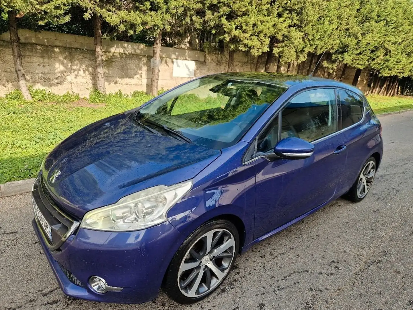 Peugeot 208 208 1.6 e-HDi 115ch FAP BVM6 Féline Bleu - 1
