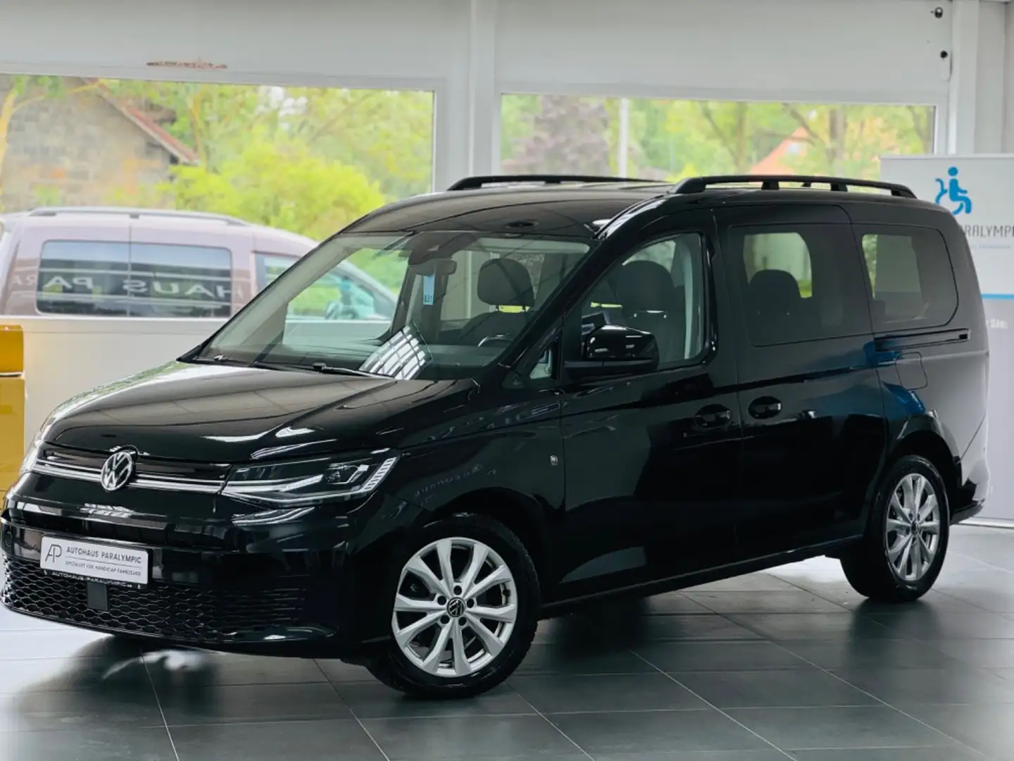 Volkswagen Caddy Life Maxi 2.0 TDI DSG *LED*7-SITZ*NAVI*AHK Schwarz - 2