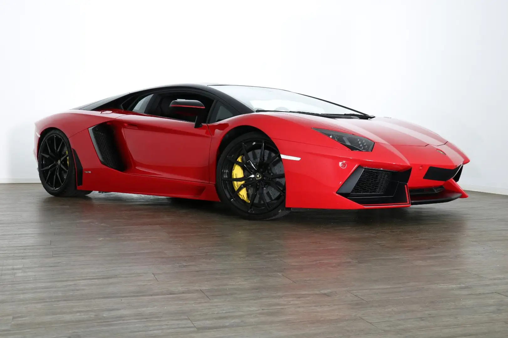 Lamborghini Aventador LP 700-4 PirelliEdition Alcantara MWST Rood - 1