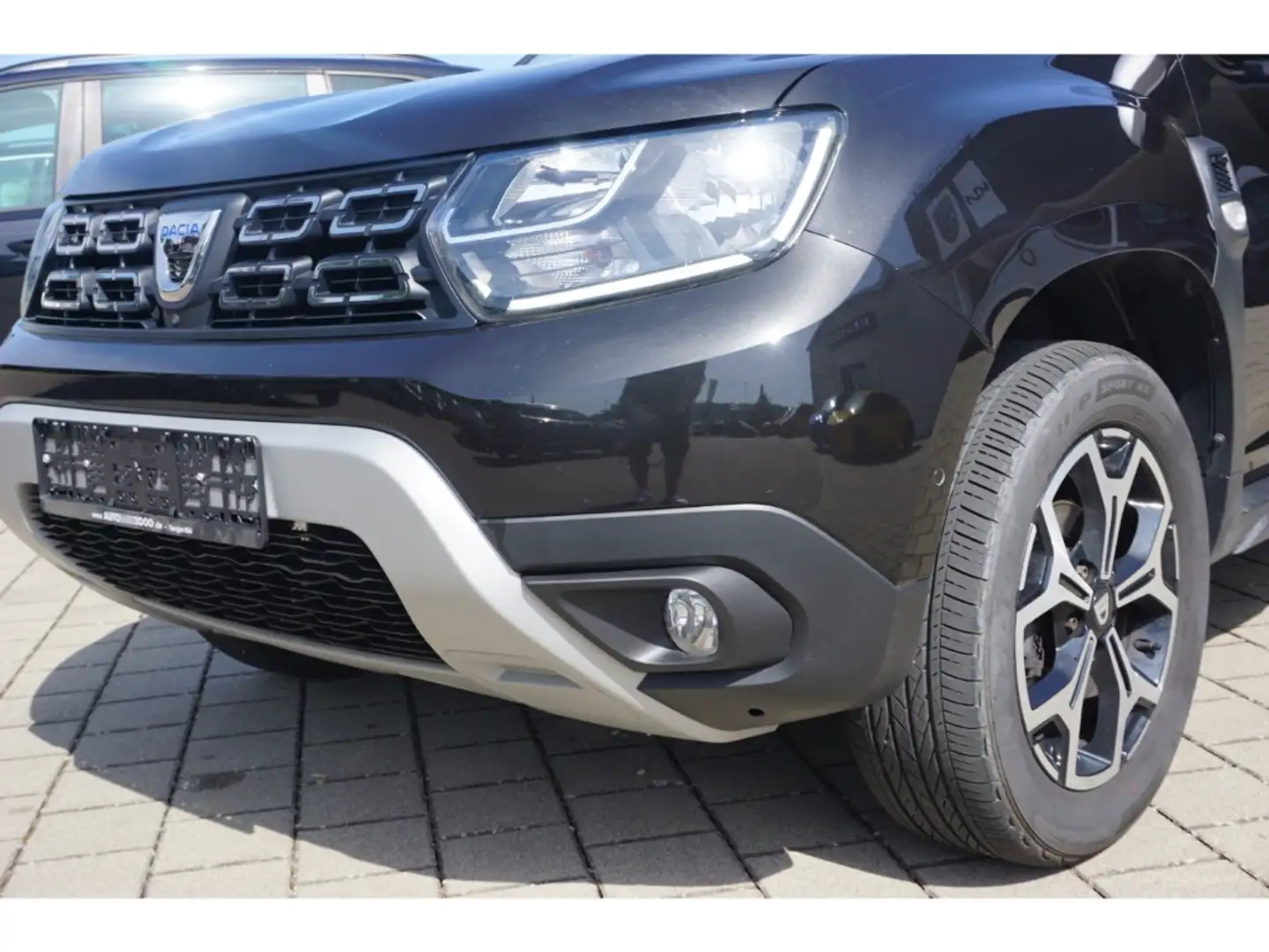 Dacia Duster dCi 115 4WD Prestige AHK Navi SHZ PDC Leder LM Kam Schwarz - 2