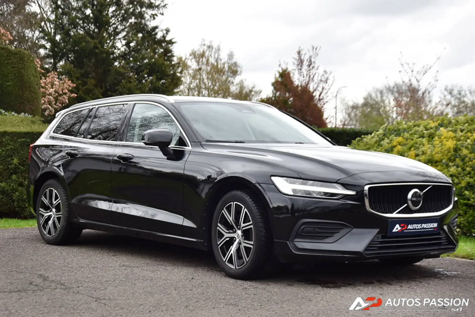 Volvo V60 2.0 B3 MHEV Core DCT | Carplay | Pilot Assist | Volant & Sièges chauffants Negro - 2