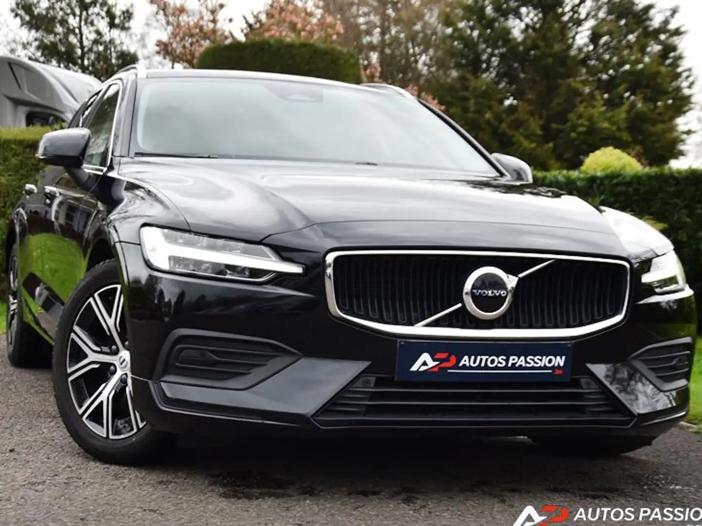 Volvo V60 2.0 B3 MHEV Core DCT | Carplay | Pilot Assist | Volant & Sièges chauffants Negro - 1