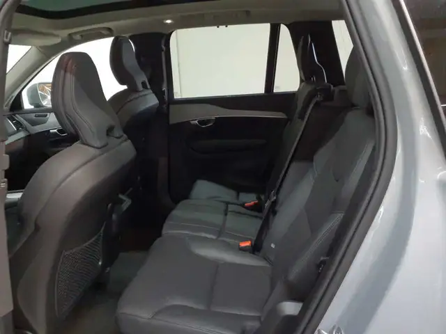 Volvo XC90 view 13