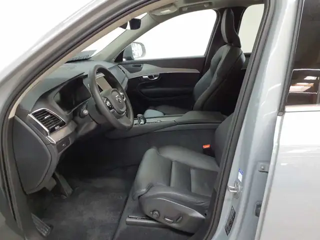 Volvo XC90 view 7