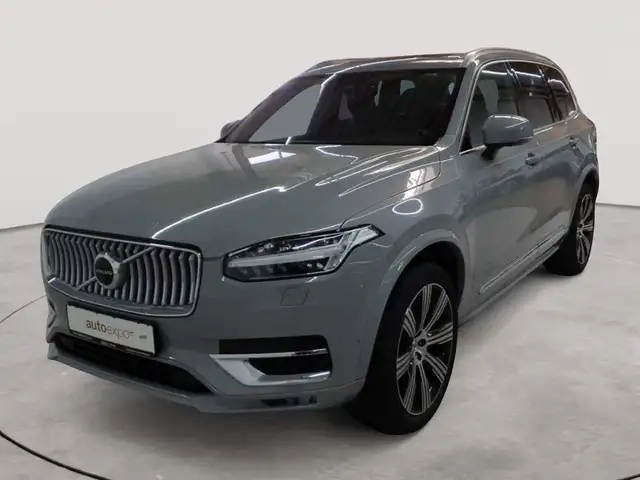 Volvo XC90 view 2