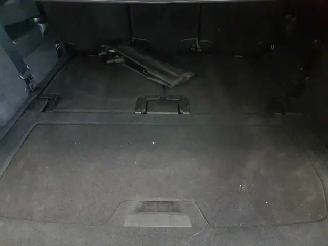 Volvo XC90 view 15