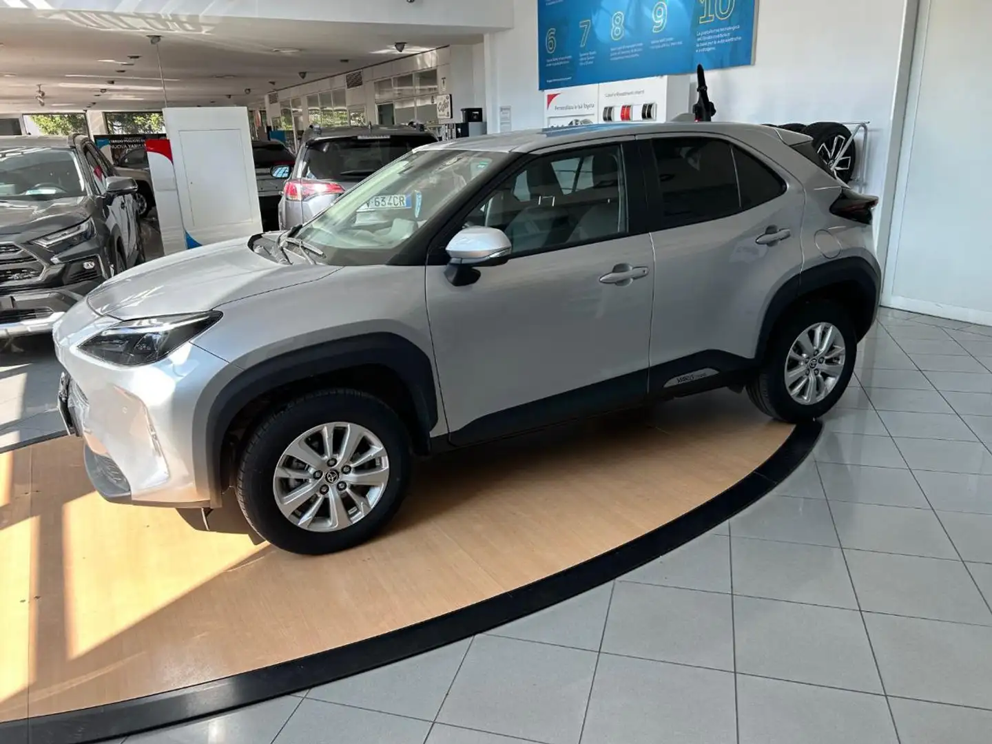 Toyota Yaris Cross 1.5 Hybrid 5p. E-CVT Active BUSSINESS Argento - 2