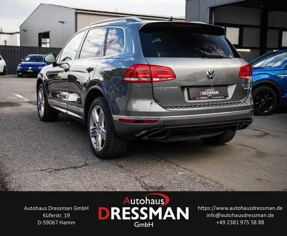 Volkswagen Touareg view 6