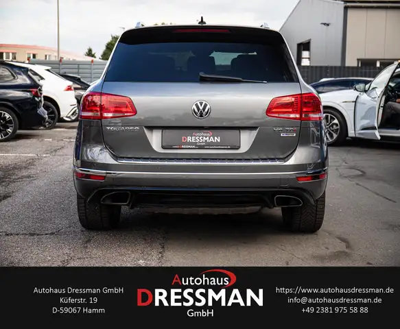 Volkswagen Touareg view 5