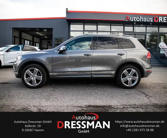Volkswagen Touareg view 7