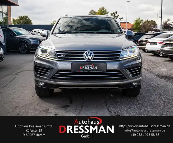 Volkswagen Touareg view 2