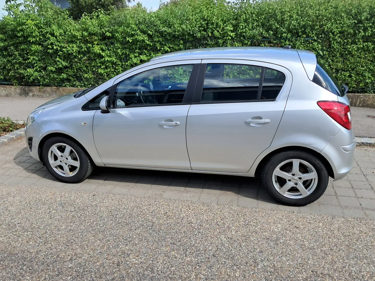 Opel Corsa Corsa 1,4 Edition Edition Grau - 1