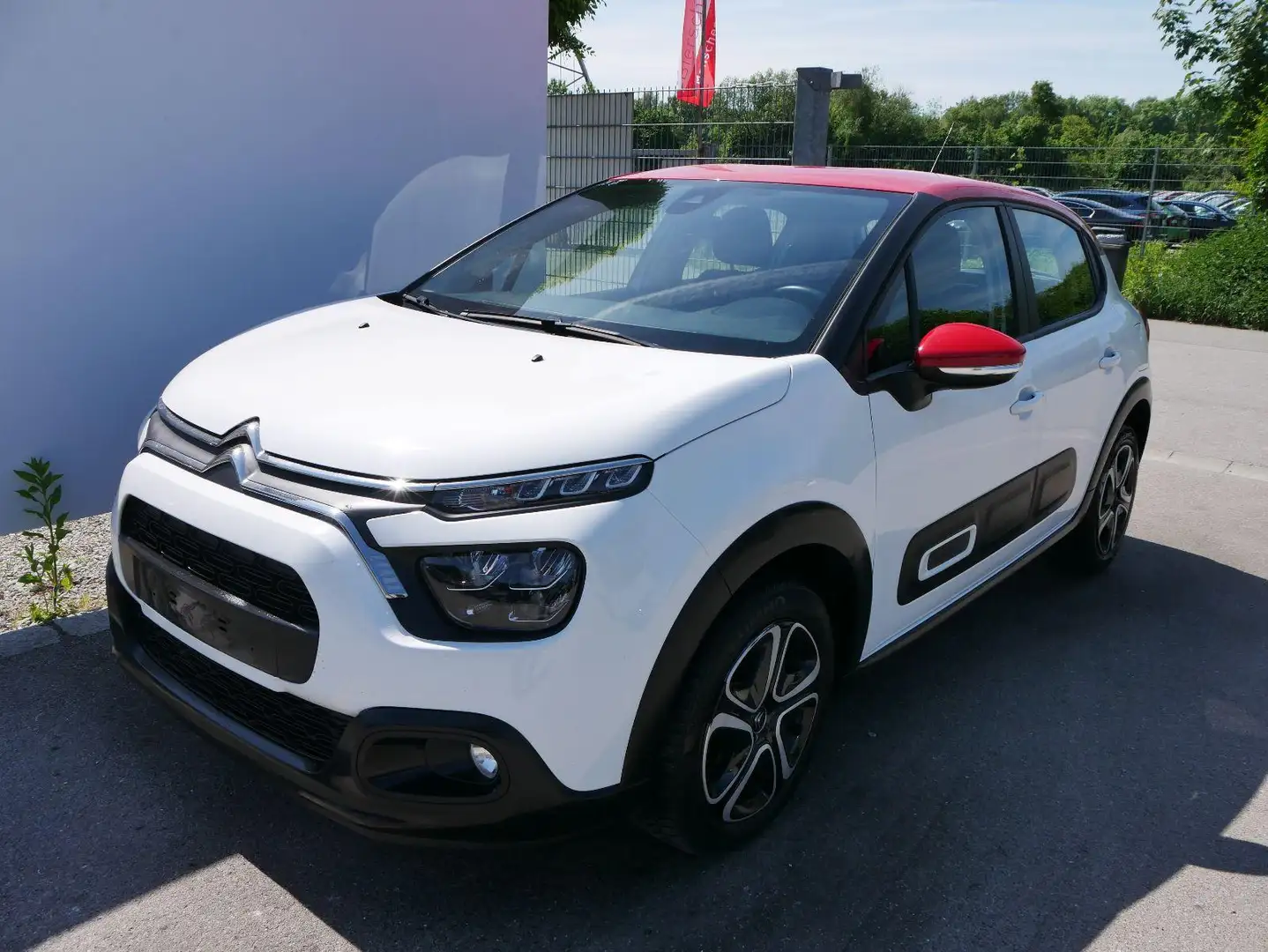 Citroen C3 PureTech 110 Shine Automatik *NAVI*PDC HI.*LED*DAB Rood - 2