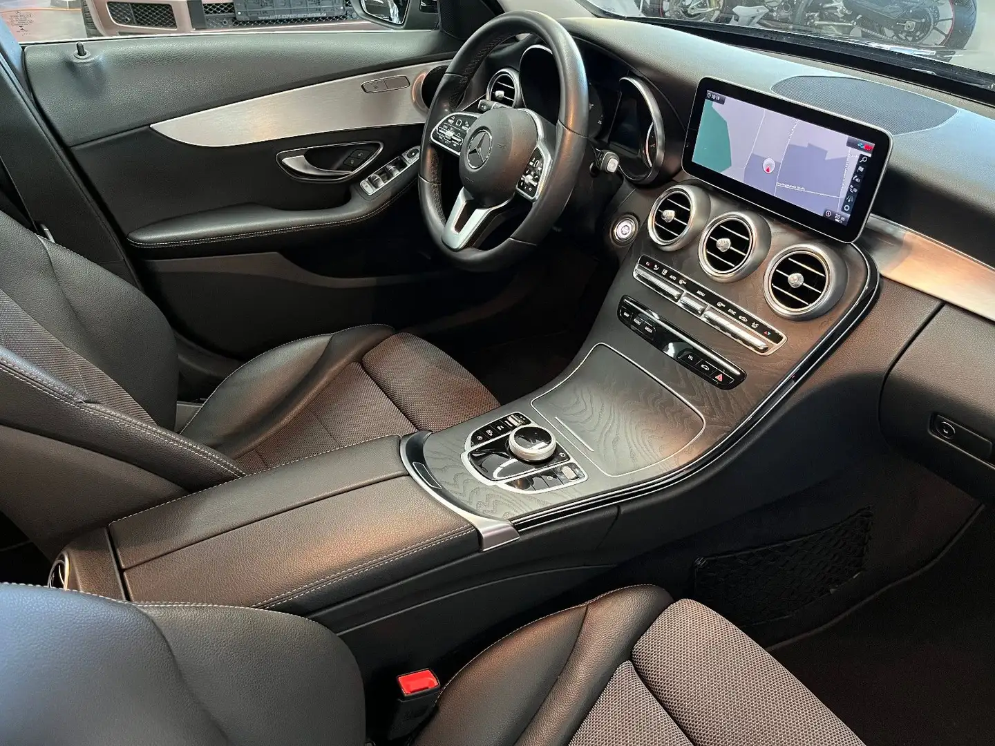 Mercedes-Benz C 220 d Lim. Aut. Navi/LED/Kamera/Distronic Negro - 2
