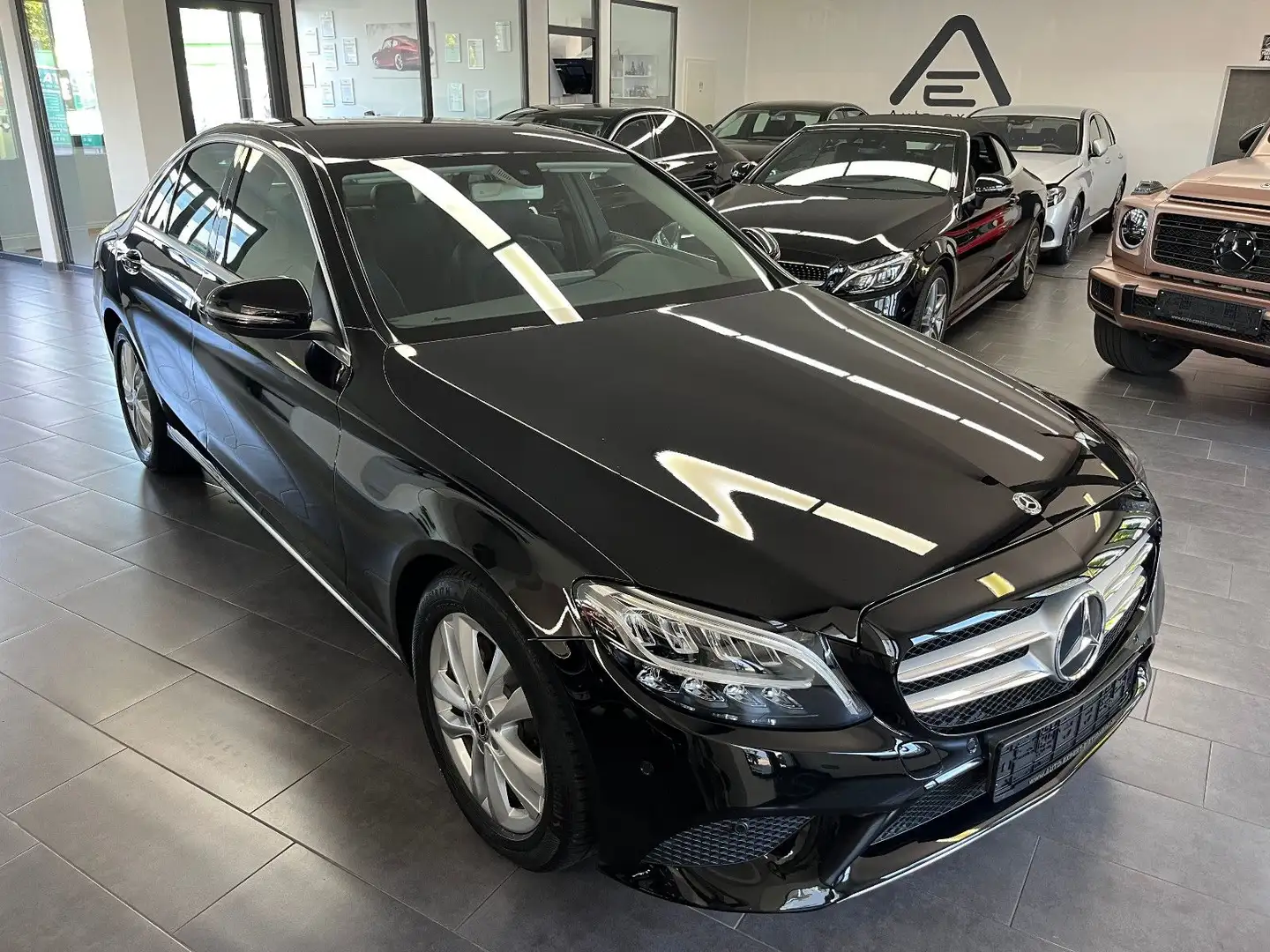 Mercedes-Benz C 220 d Lim. Aut. Navi/LED/Kamera/Distronic Negro - 1