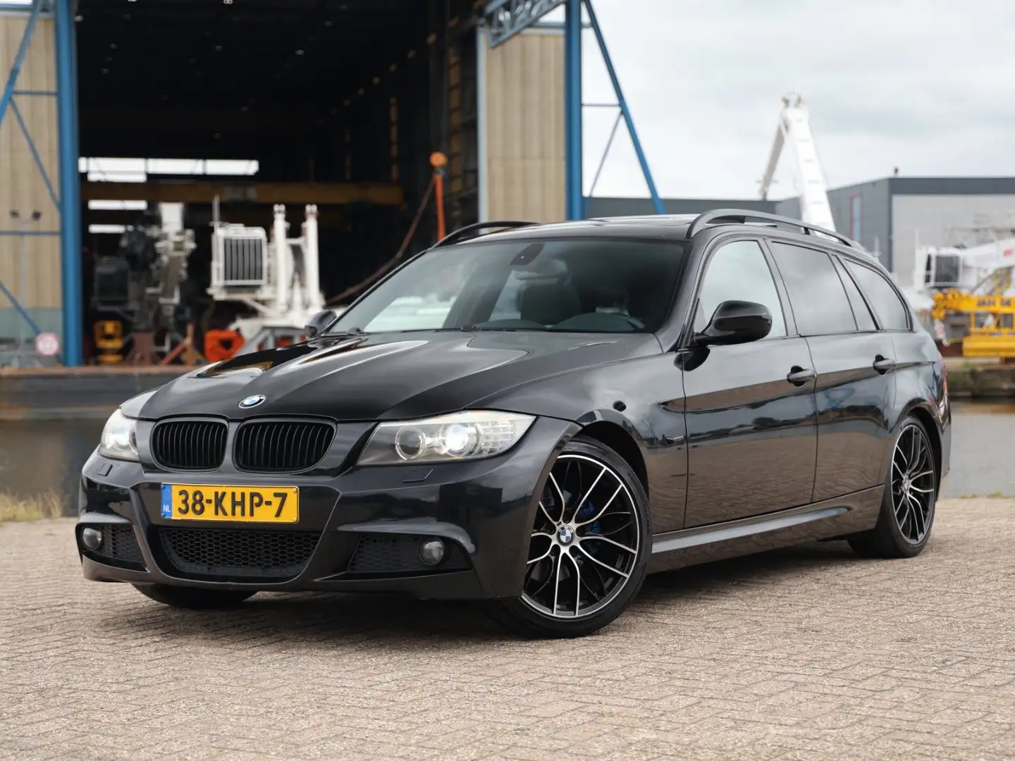 BMW 318 330 318i High Executive Zwart - 1