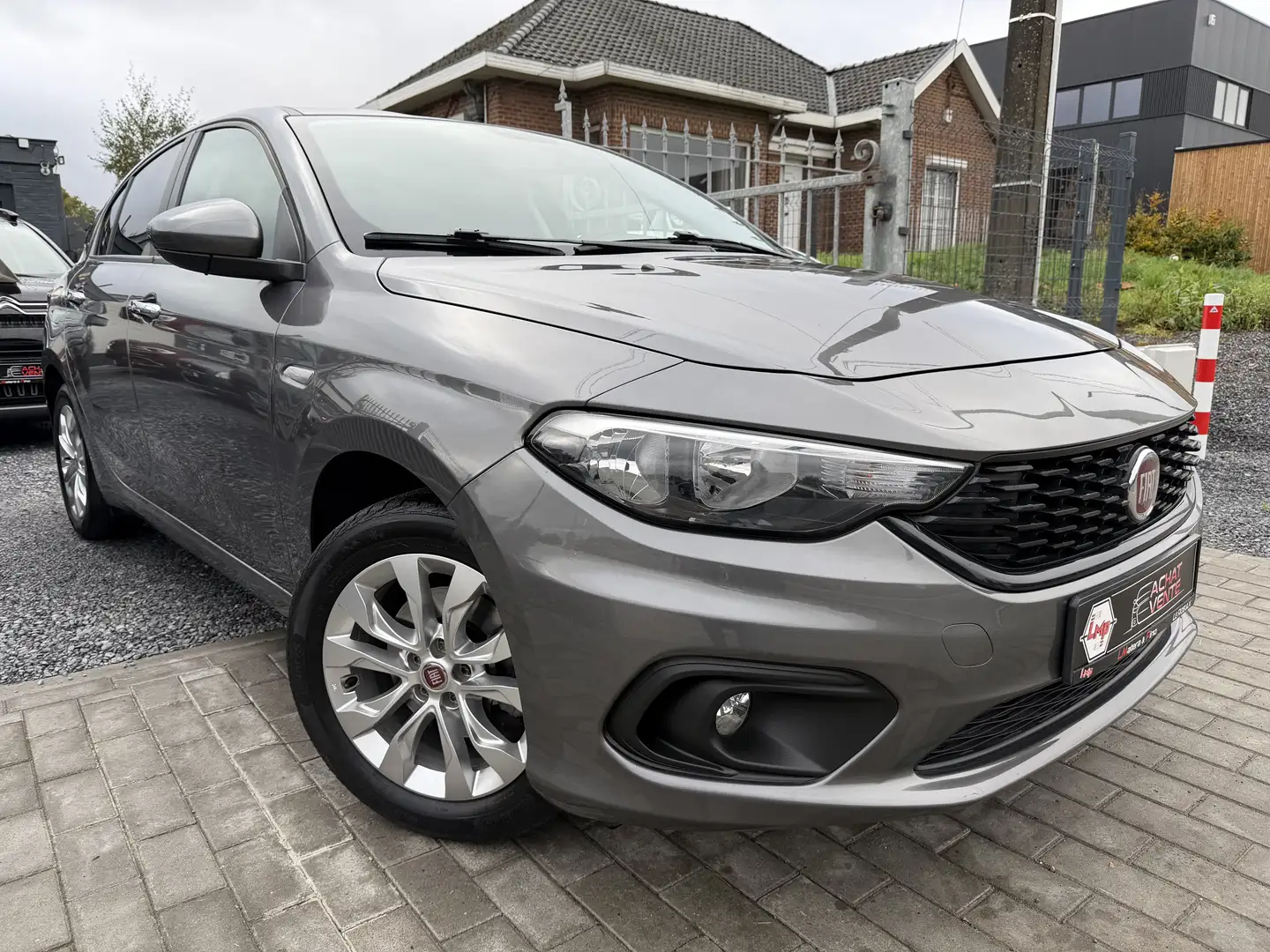 Fiat Tipo 1.4i Lounge-Navi-Apple🔝54.948 km🔝 Grijs - 2