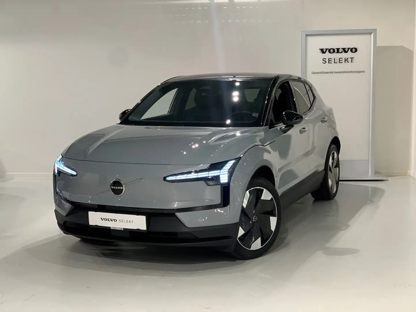 Volvo EX30 Recharge Plus Extended Range Gris - 1