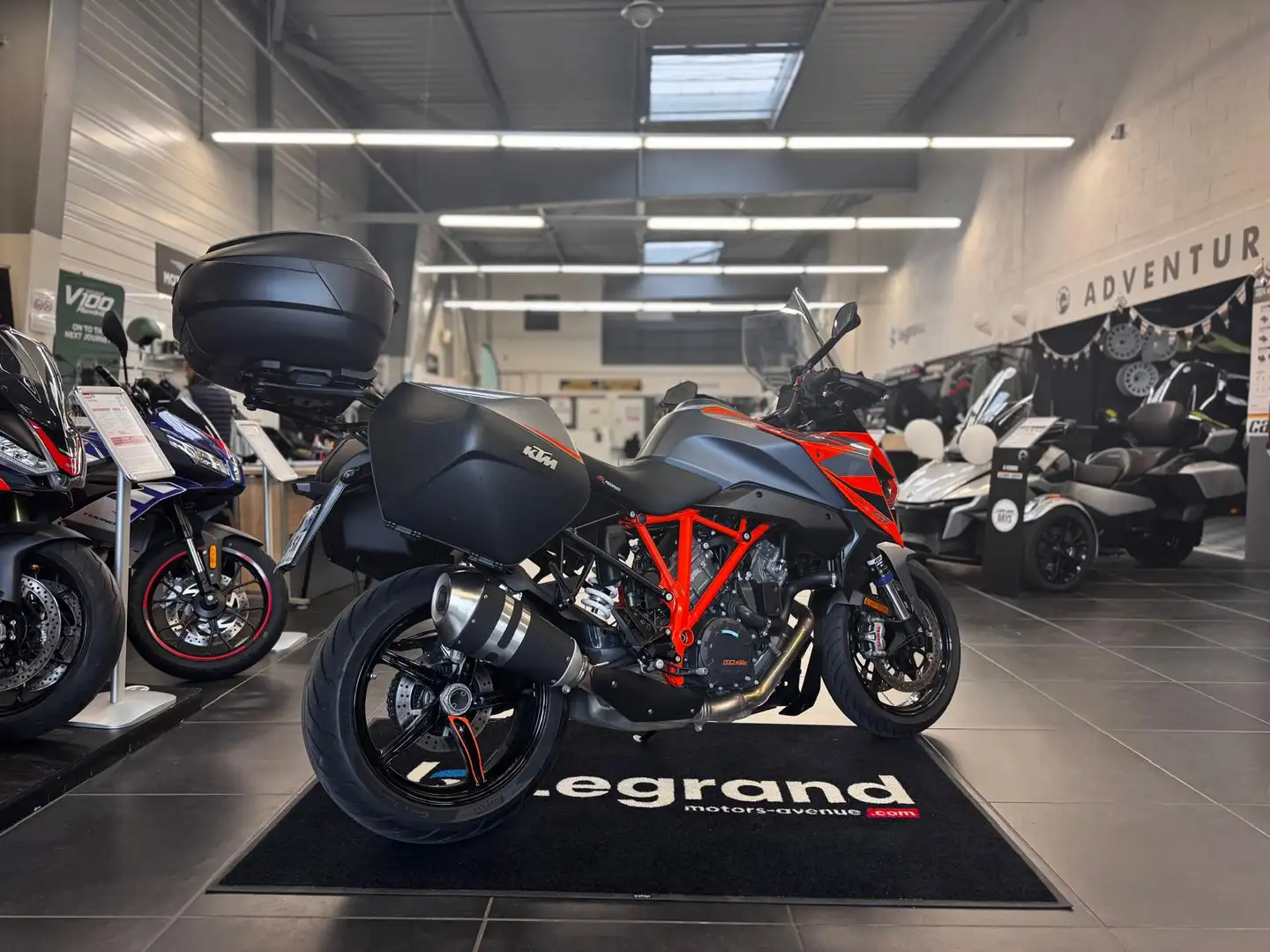 KTM 1290 Super Duke GT Orange - 2