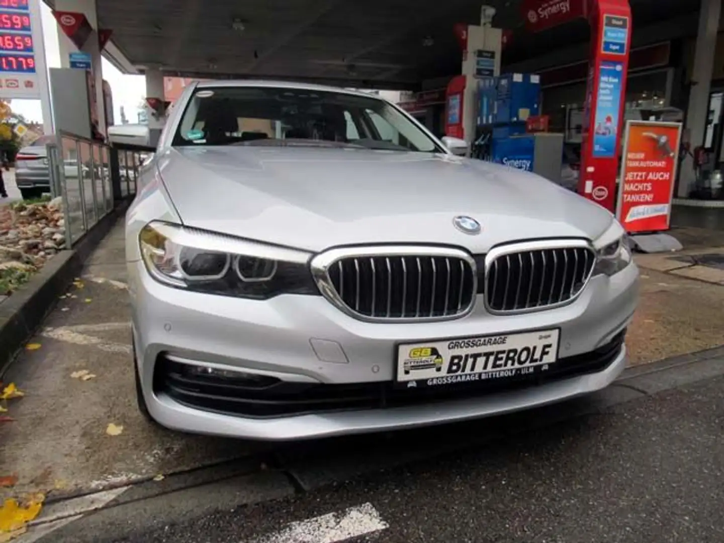 BMW 520 d Touring Autom Navi/LED/SHZ/PDC/Temp Silber - 2