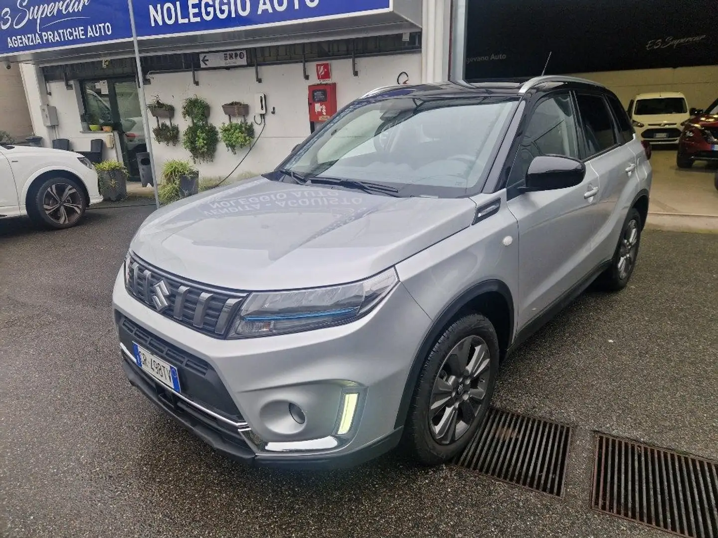 Suzuki Vitara 1.4 Hybrid 4WD AllGrip Cool solo 12.500 km Argento - 1