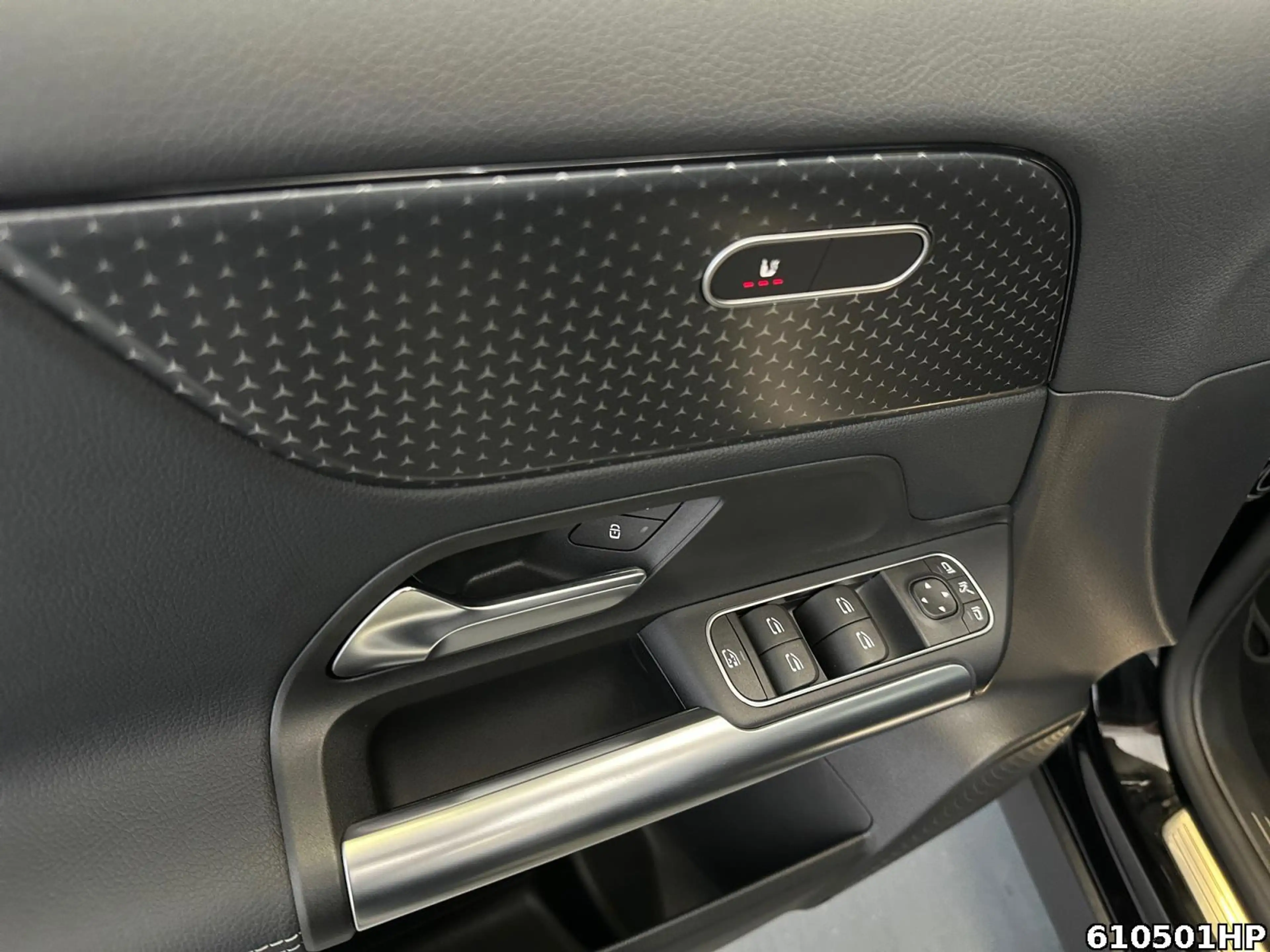 Mercedes-Benz GLA 200 Progressive Kamera Easypack LED SHZ DAB — photo 14