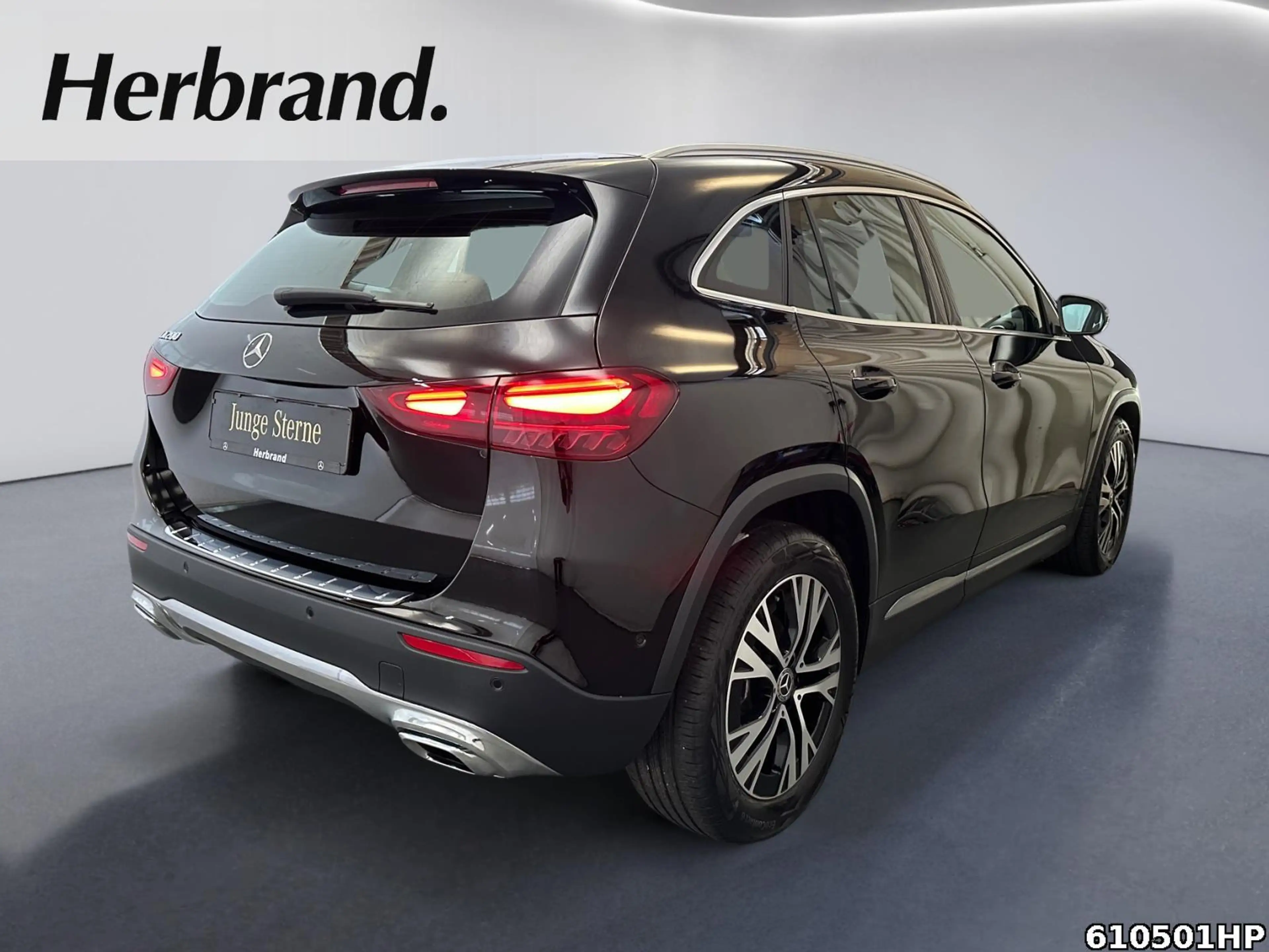 Mercedes-Benz GLA 200 Progressive Kamera Easypack LED SHZ DAB — photo 3