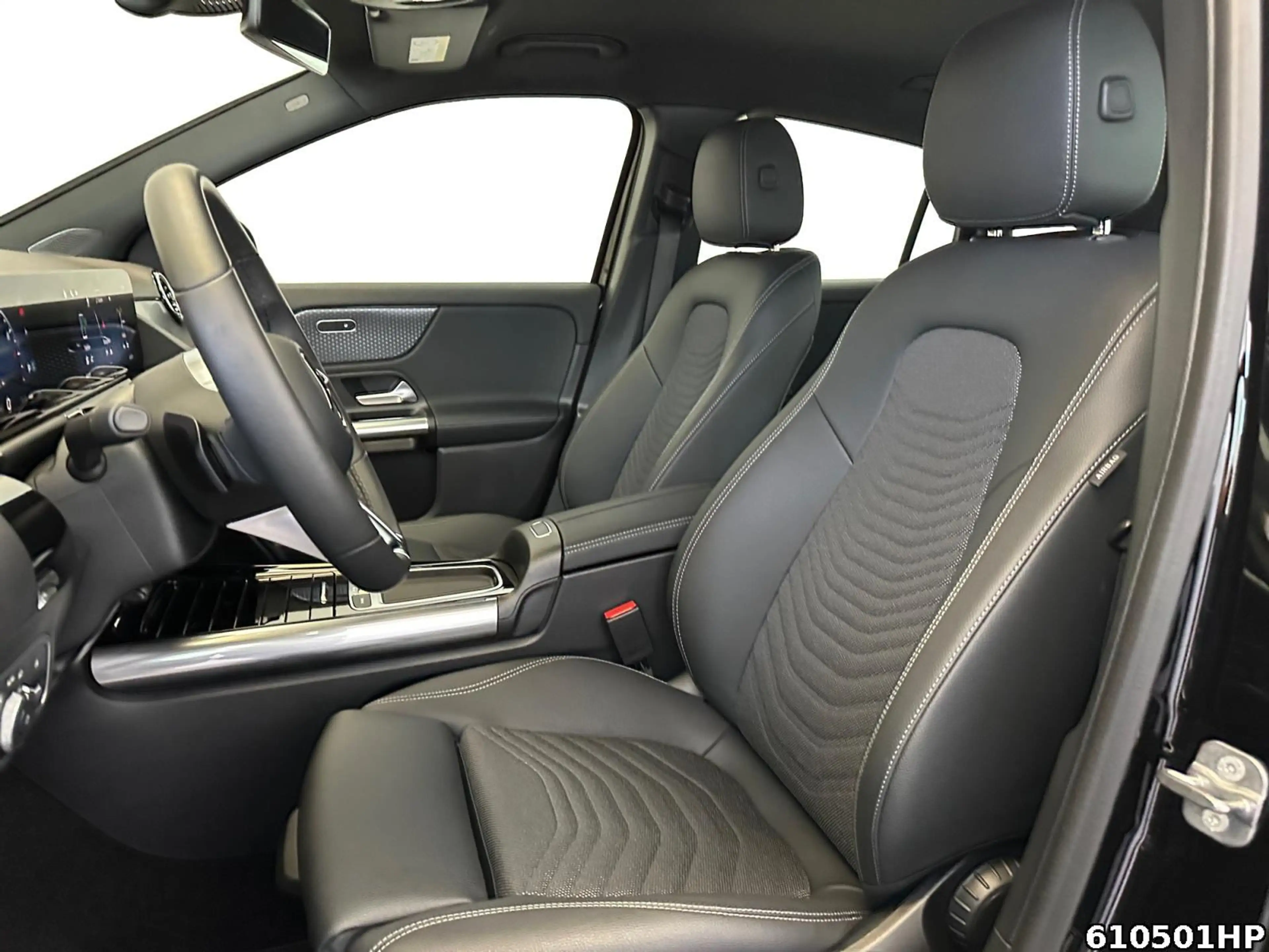 Mercedes-Benz GLA 200 Progressive Kamera Easypack LED SHZ DAB — photo 12