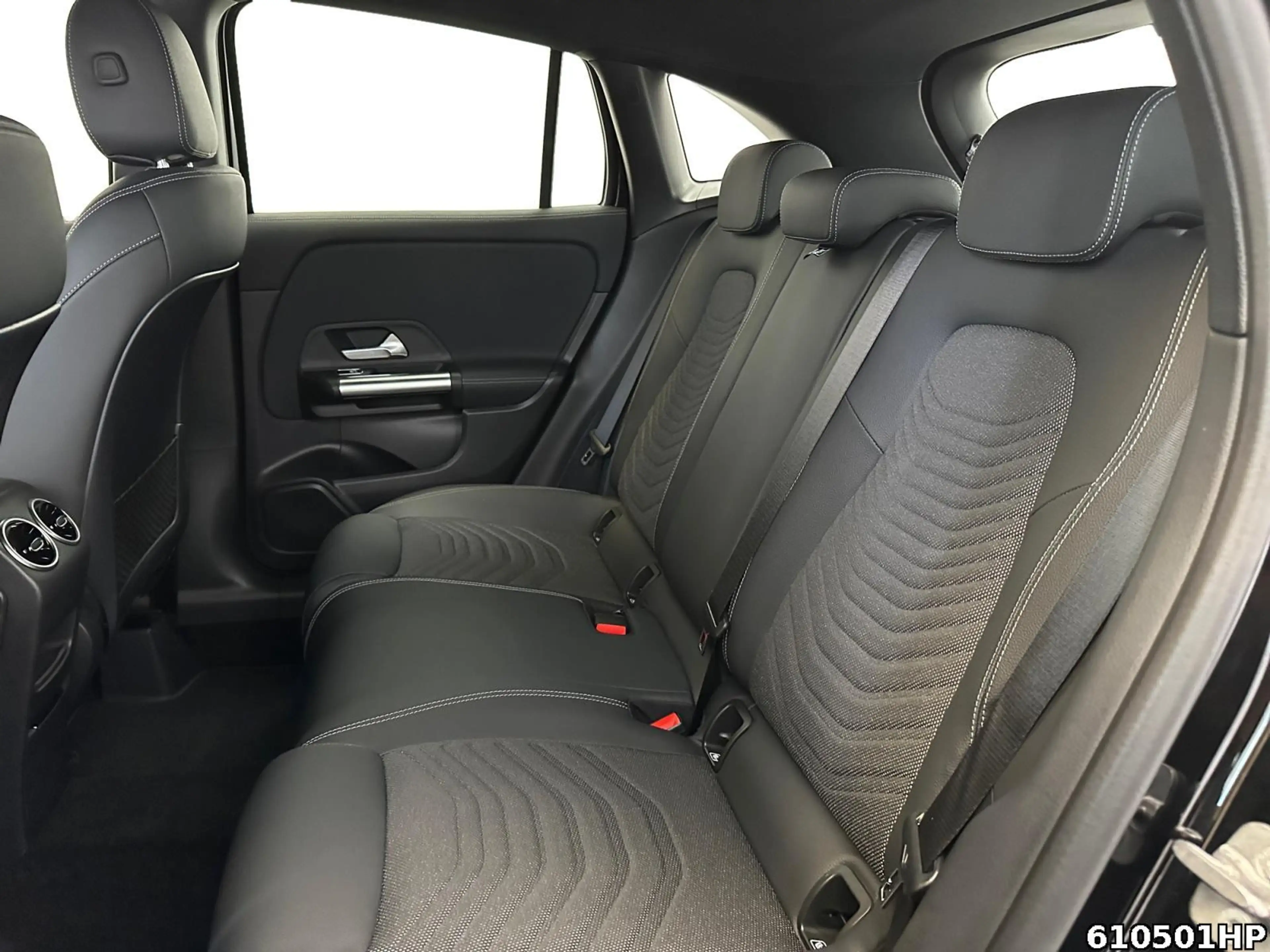 Mercedes-Benz GLA 200 Progressive Kamera Easypack LED SHZ DAB — photo 13