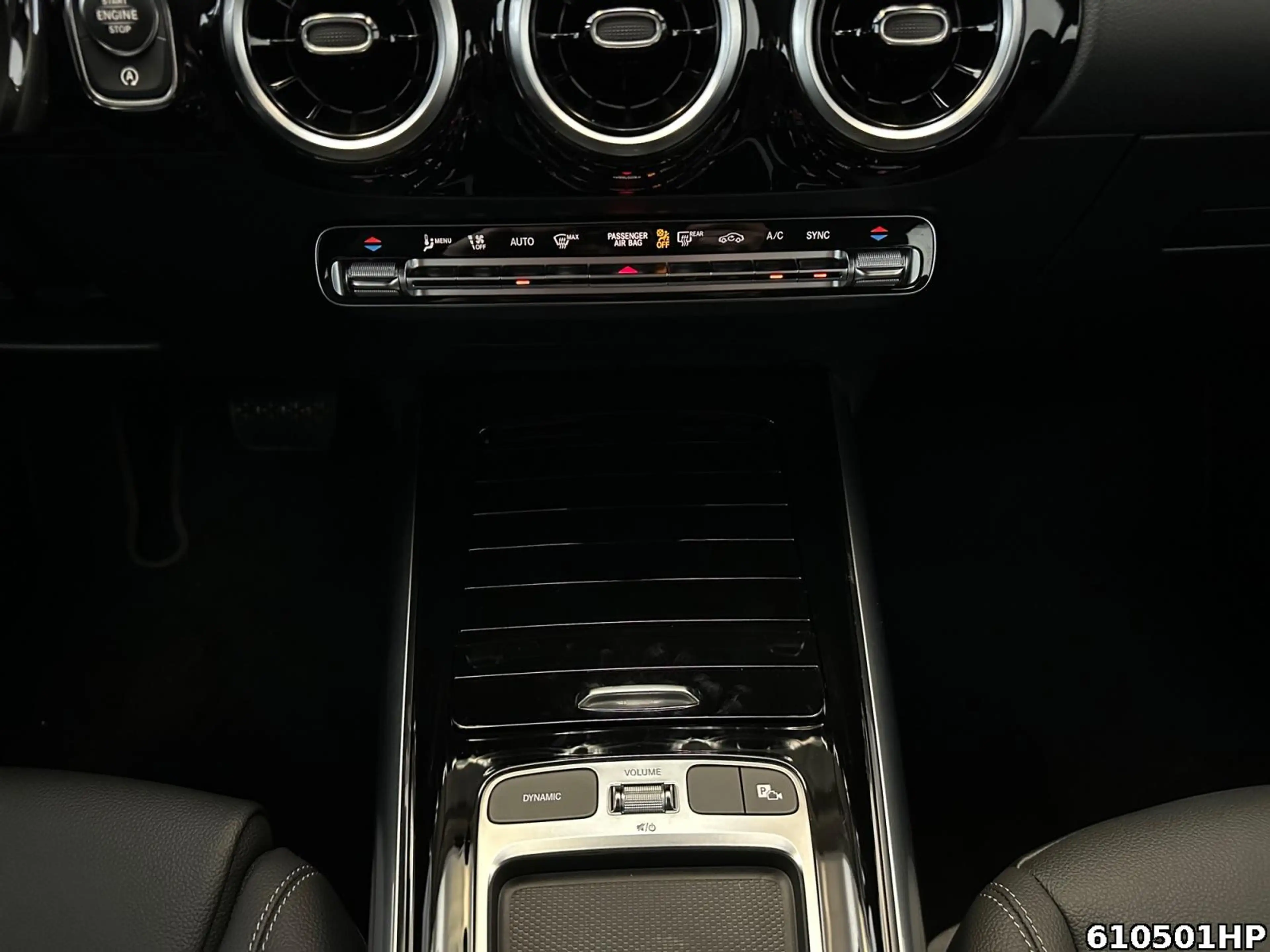 Mercedes-Benz GLA 200 Progressive Kamera Easypack LED SHZ DAB — photo 11