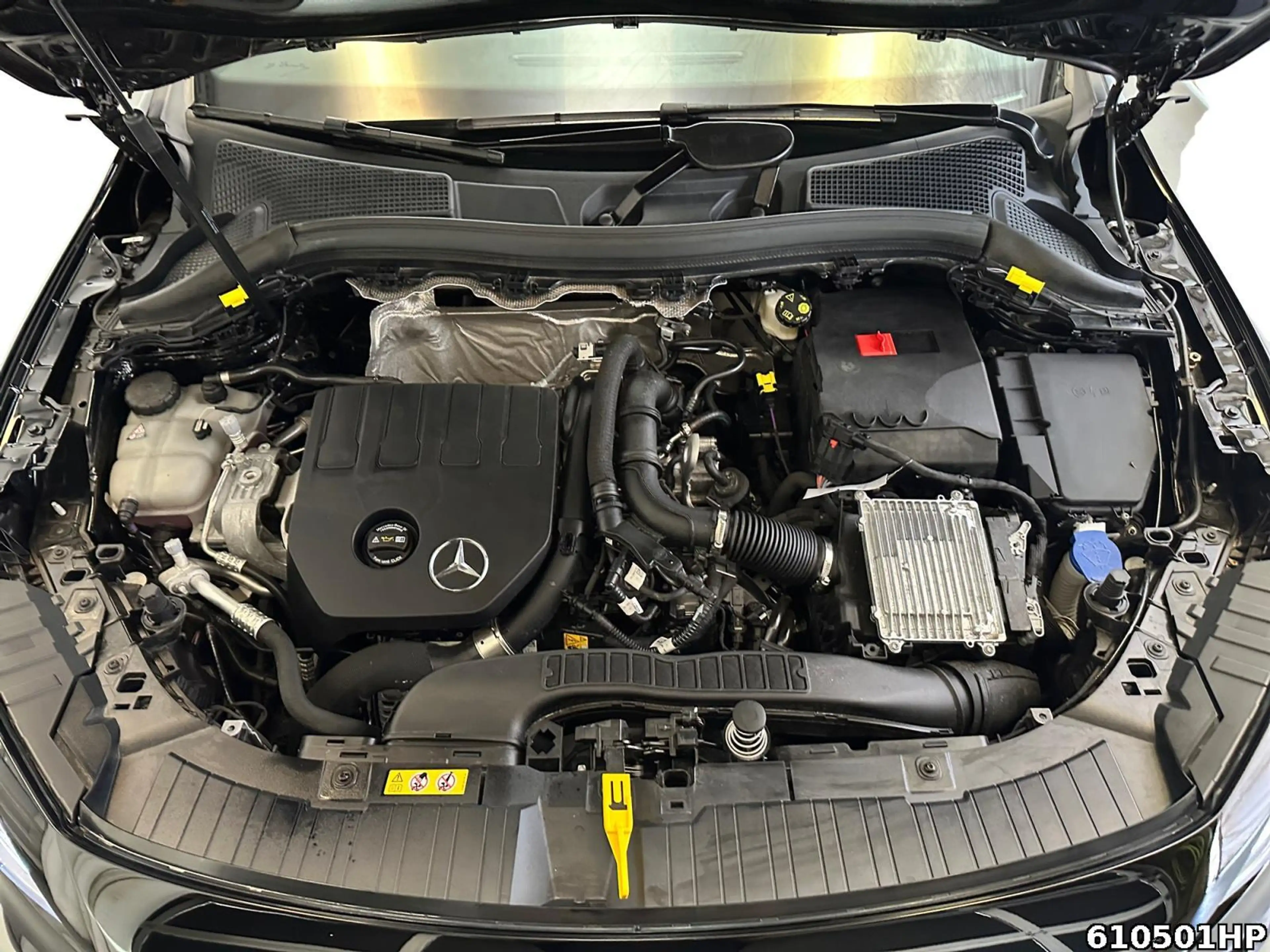 Mercedes-Benz GLA 200 Progressive Kamera Easypack LED SHZ DAB — photo 7