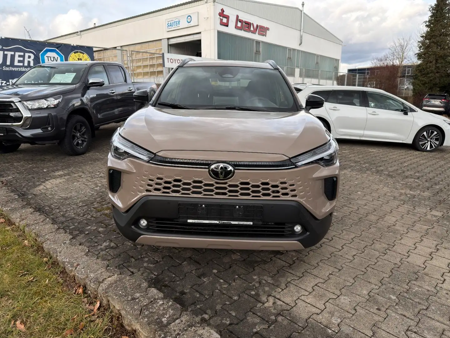 Toyota Corolla Cross 2,0-l-Hybrid Teamplayer (facelift) Braun - 2