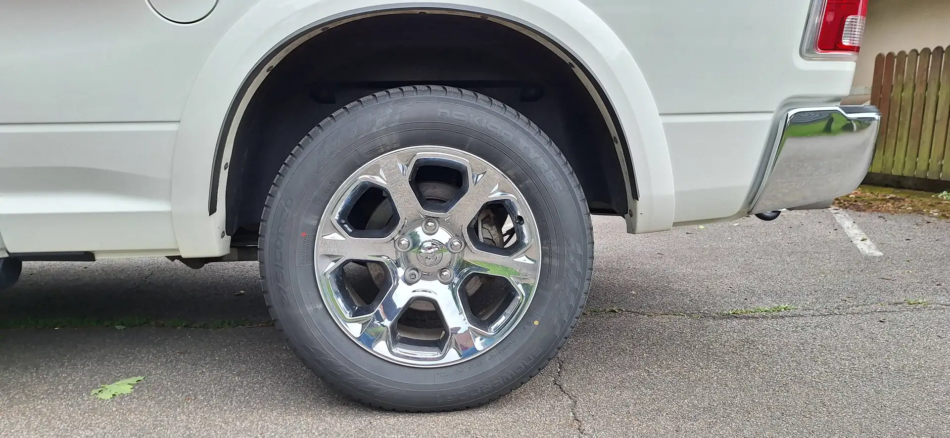 Dodge RAM Dodge RAM 1500 Laramie Cre Cab Long Bed Weiß - 1