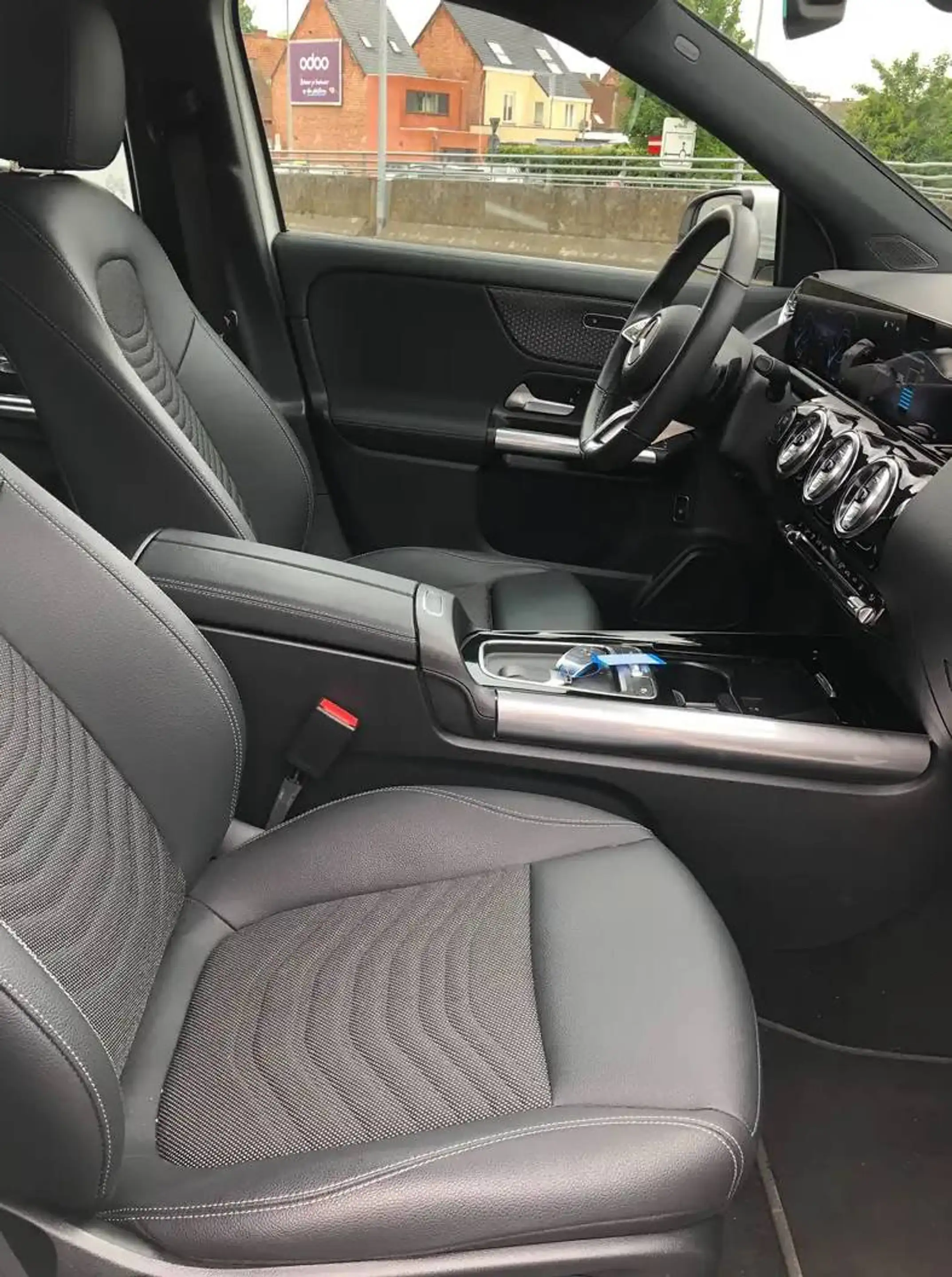 Mercedes-Benz EQA 250 EQA 250+ 70.5 kW Business Line, Sfeerverlichting, Camera, Winter pack, Carplay — photo 10