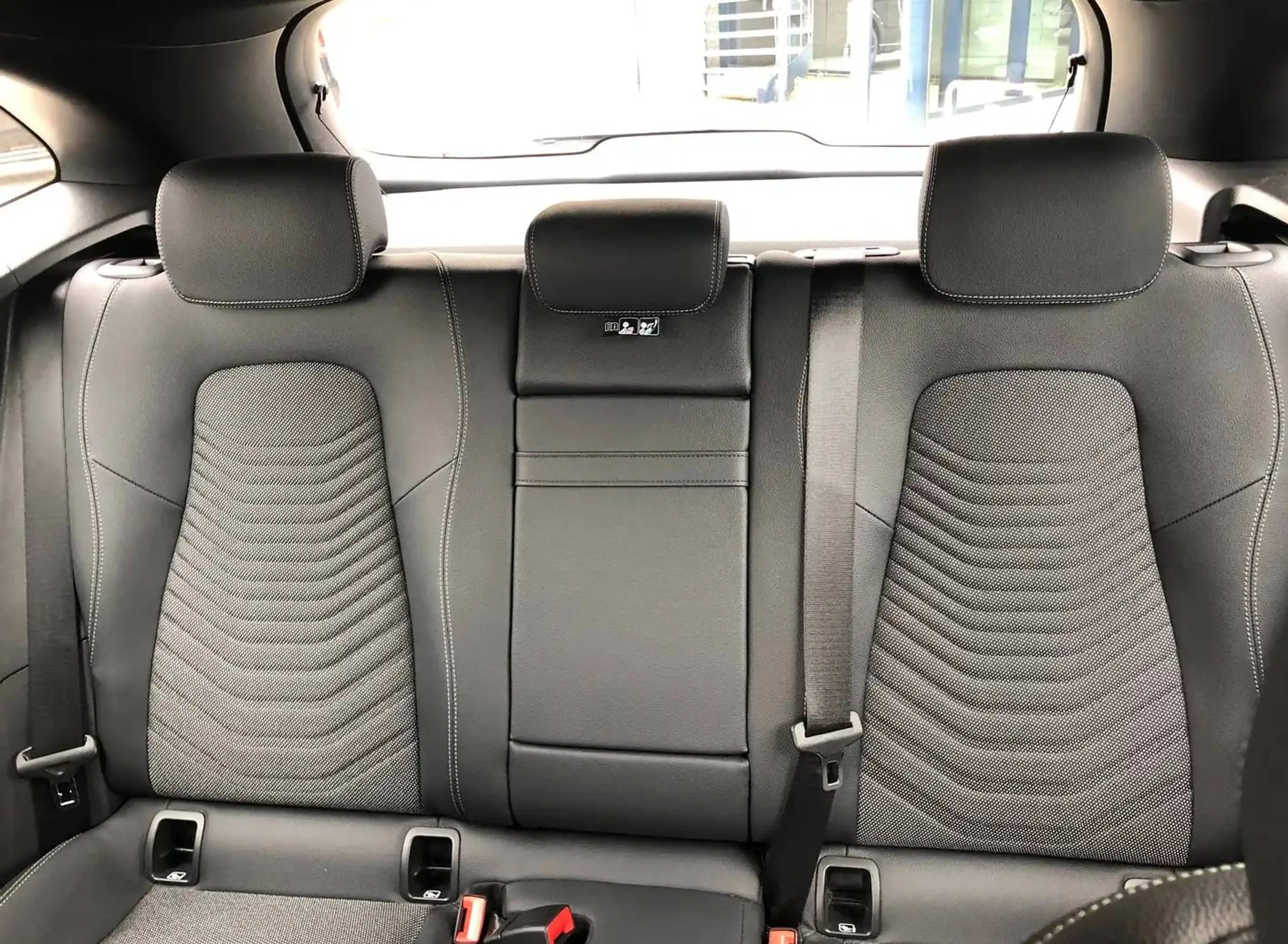 Mercedes-Benz EQA 250 EQA 250+ 70.5 kW Business Line, Sfeerverlichting, Camera, Winter pack, Carplay — photo 11