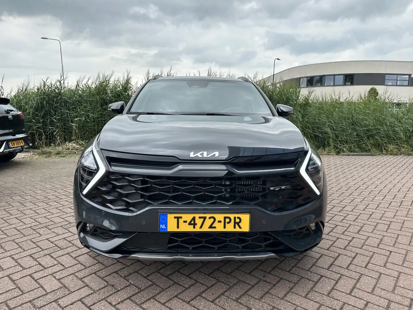 Kia Sportage 1.6 T-GDi Plug-in Hybrid AWD GT-PlusLine Grijs - 2