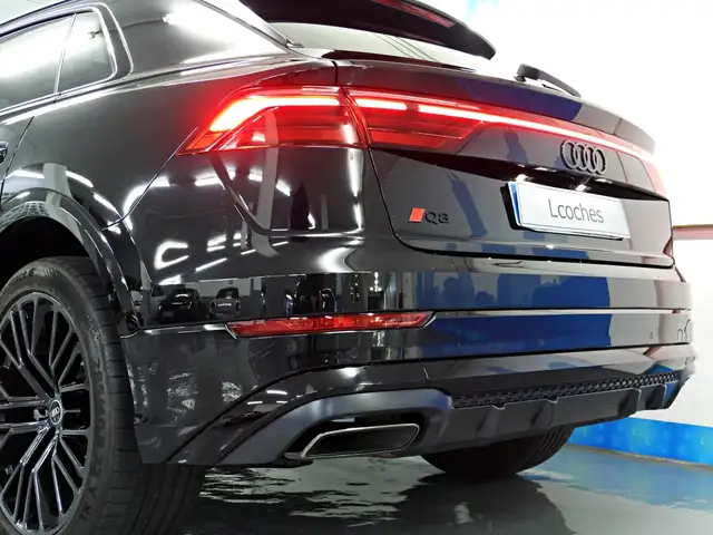 Audi Q8 view 14