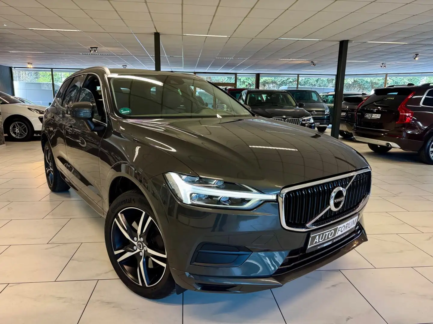 Volvo XC60 2.0 D5 AWD R-DESIGN LEDER AHK NAVI LED CAM Grau - 2