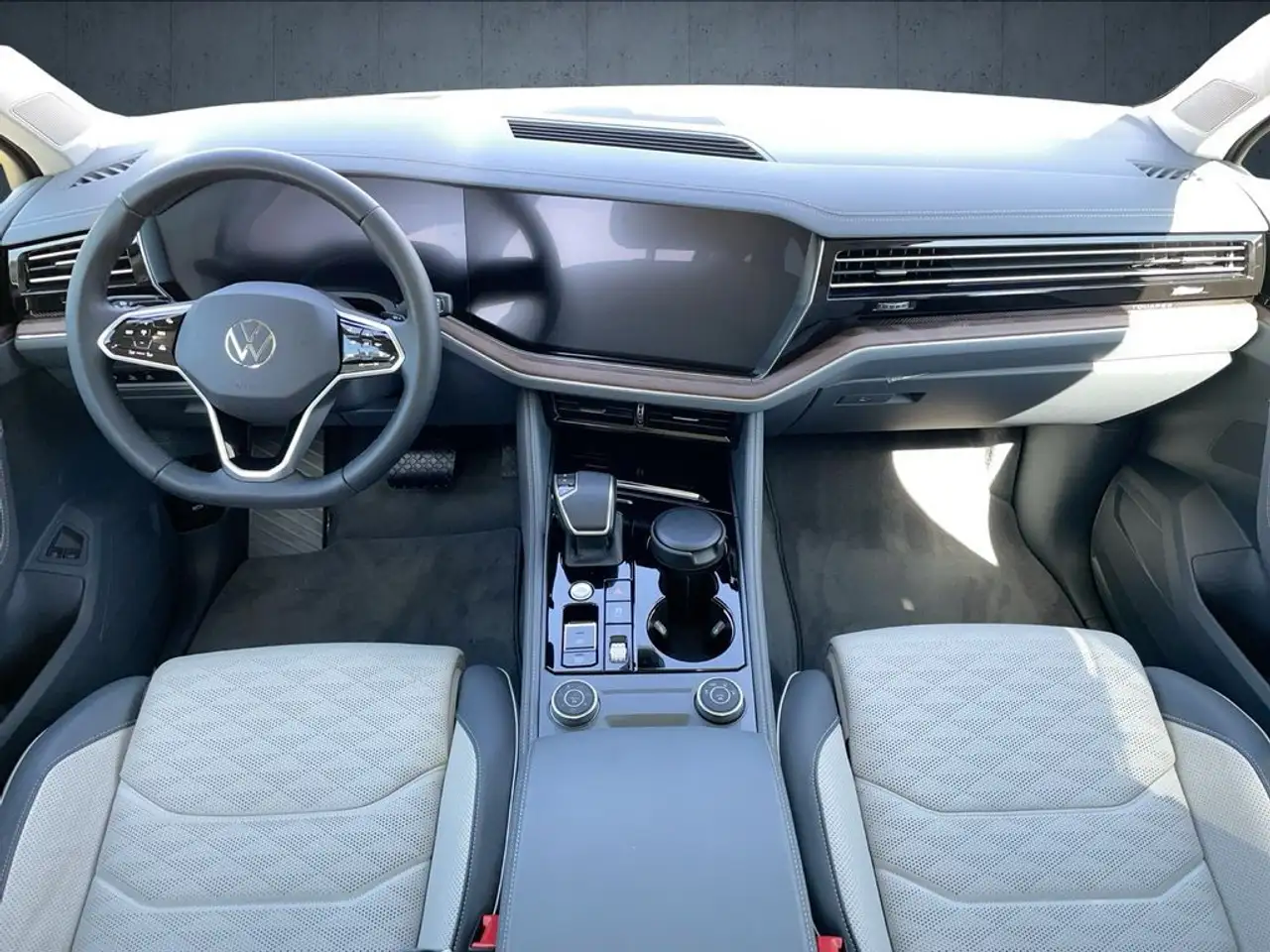 VOLKSWAGEN TOUAREG ELEGANCE - 3.0 EHYBRID 381ch - 1 616KM